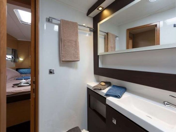 bathroom bathroom