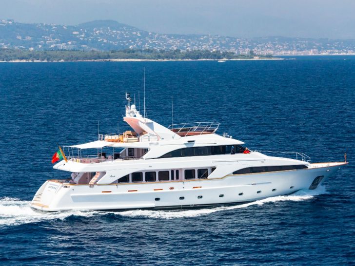 FRIENDSHIP Benetti Classic 115 - cruising FRIENDSHIP Benetti Classic 115 - cruising