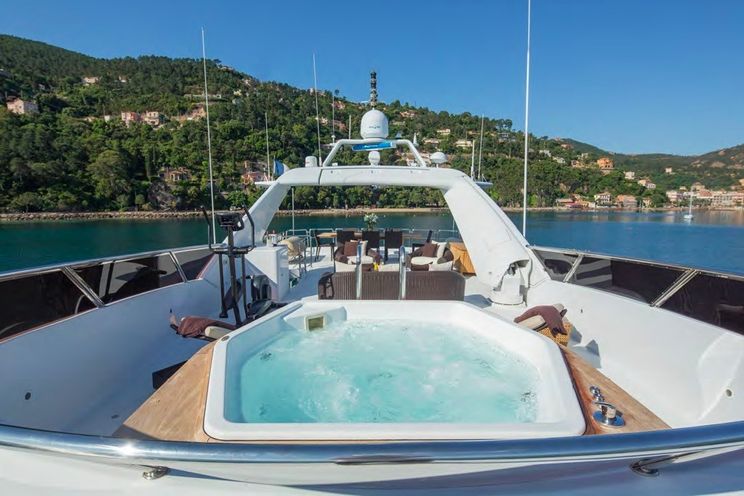Charter Yacht ACCAMA - Benetti 35m - 5 Cabins - Cannes - St Tropez - Monaco - Antibes
