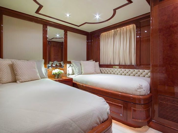 FRIENDSHIP Benetti Classic 115 twin cabin