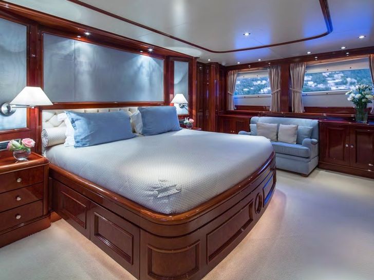 FRIENDSHIP Benetti Classic 115 - master cabin FRIENDSHIP Benetti Classic 115 - master cabin