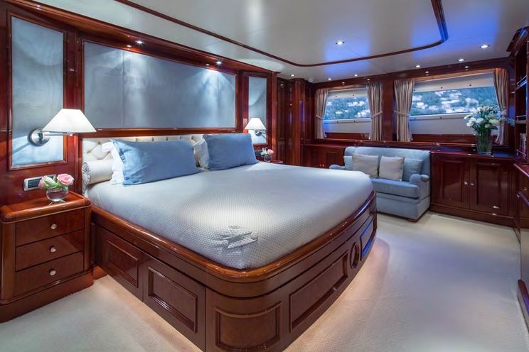 Charter Yacht ACCAMA - Benetti 35m - 5 Cabins - Cannes - St Tropez - Monaco - Antibes