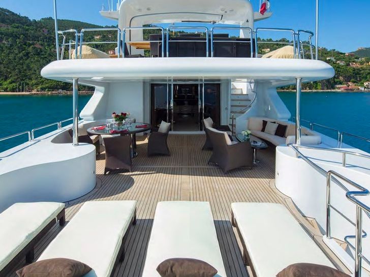 FRIENDSHIP Benetti Classic 115 - sky deck sun beds FRIENDSHIP Benetti Classic 115 - sky deck sun beds
