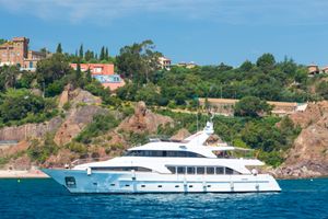 ACCAMA - Benetti 35m - 5 Cabins - Cannes - St Tropez - Monaco - Antibes