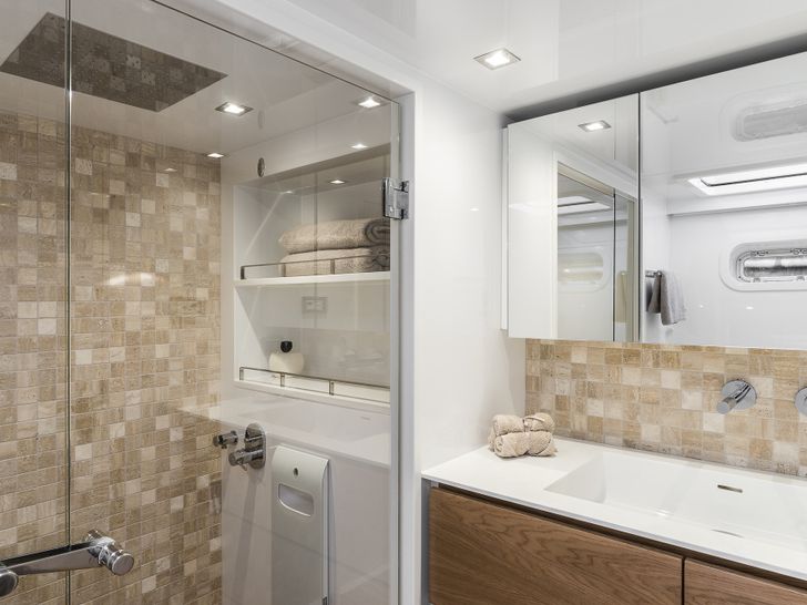 ADEA Sunreef 60 Luxury Catamaran Contemporary Shower ADEA Sunreef 60 Luxury Catamaran Contemporary Shower