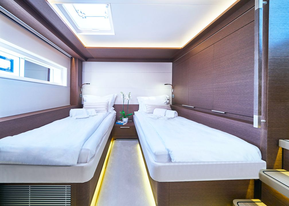 ADRIATIC DRAGON - Convertible Cabin