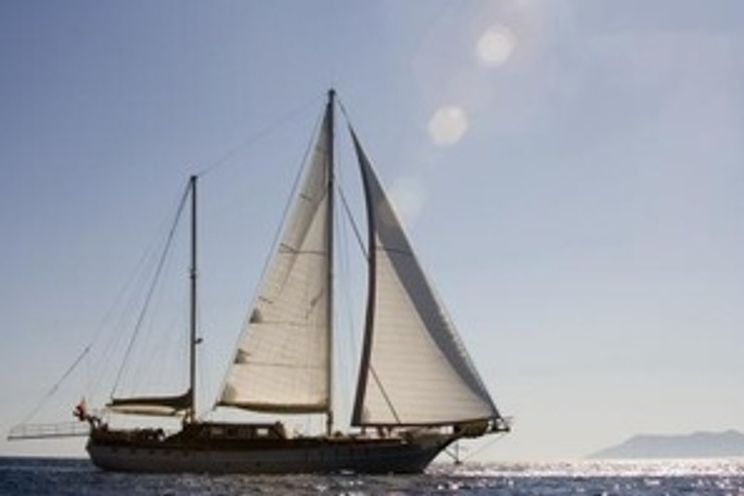 Charter Yacht AEGEAN SCHATZ - Custom Build - 5 Cabins - Athens - Mykonos - Lefkas