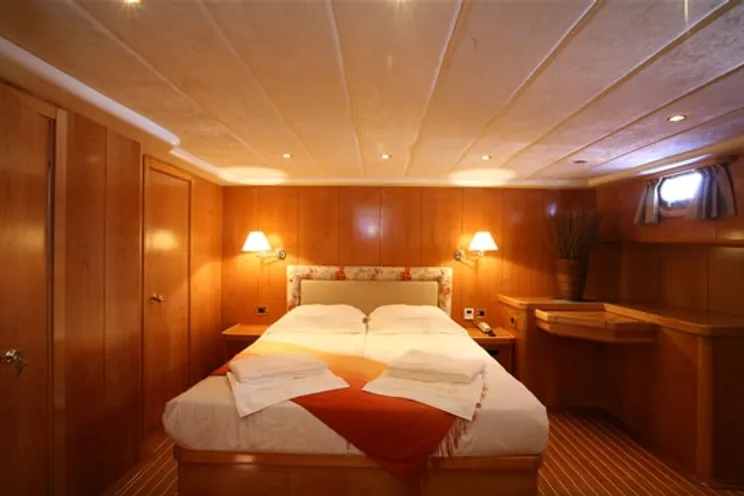 Charter Yacht AEGEAN SCHATZ - Custom Build - 5 Cabins - Athens - Mykonos - Lefkas
