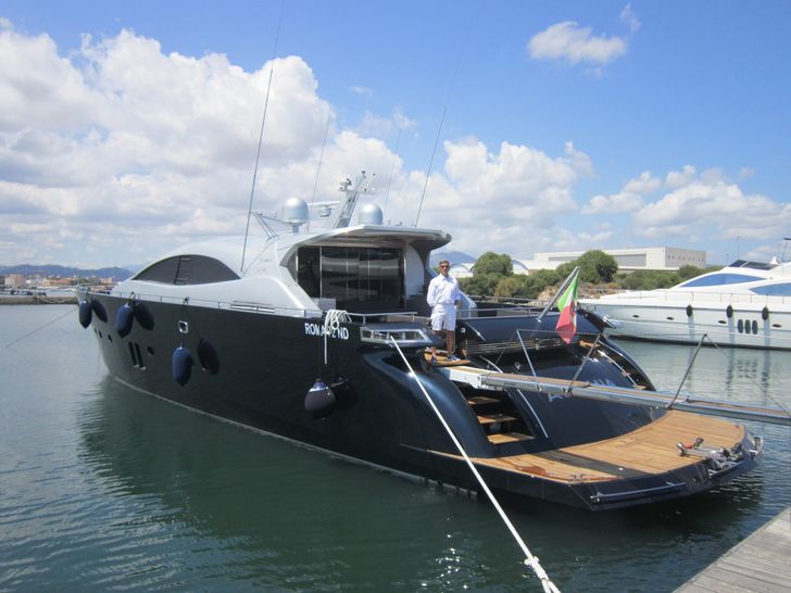 ALEMIA Italcraft 105 - anchored aft view ALEMIA Italcraft 105 - anchored aft view