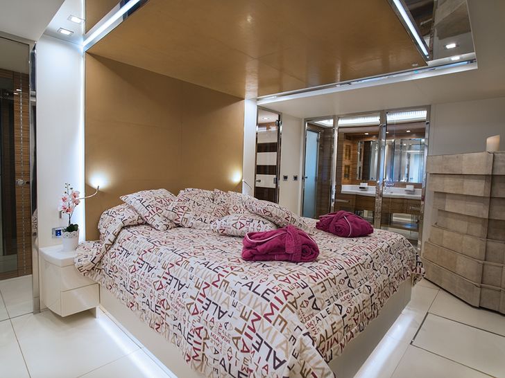 ALEMIA Italcraft 105 - master cabin wider view ALEMIA Italcraft 105 - master cabin wider view