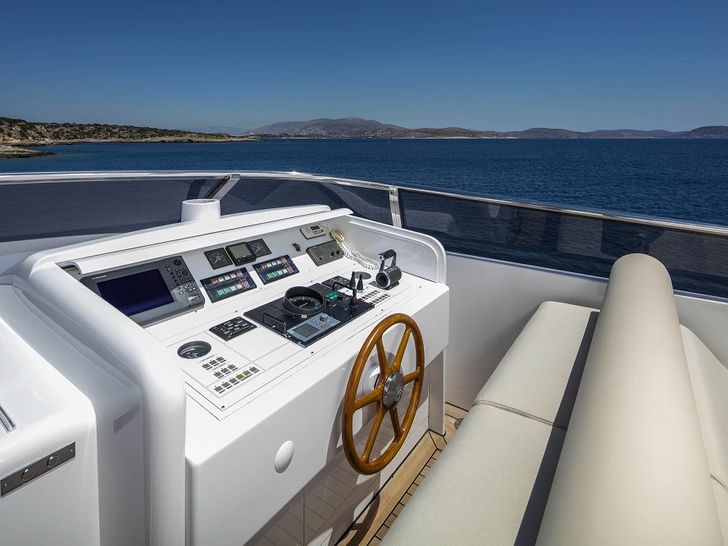 ALEXIA AV - Crewed Motor Yacht - Helm