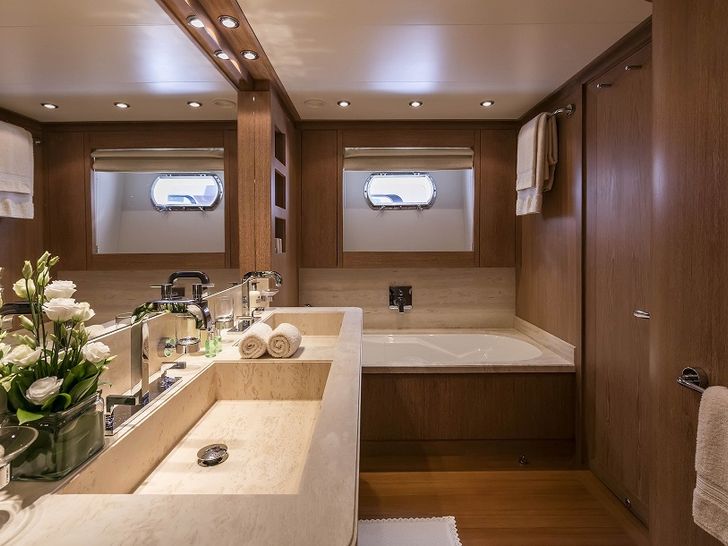 ALEXIA AV - Crewed Motor Yacht - Master Ensuite