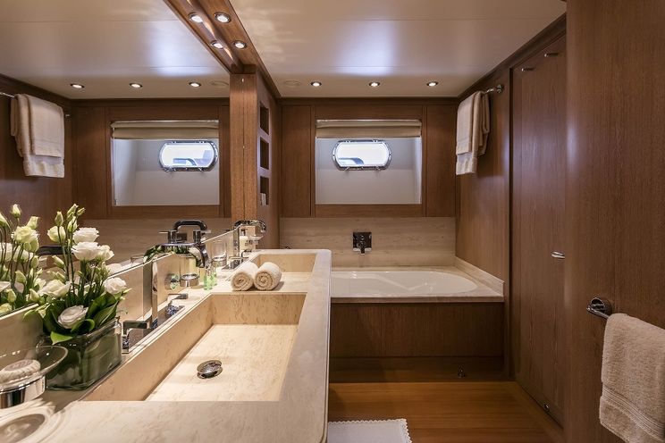 Charter Yacht ALEXIA - Cantieri di Pisa 105 - 4 Cabins - Athens - Mykonos - Santorini