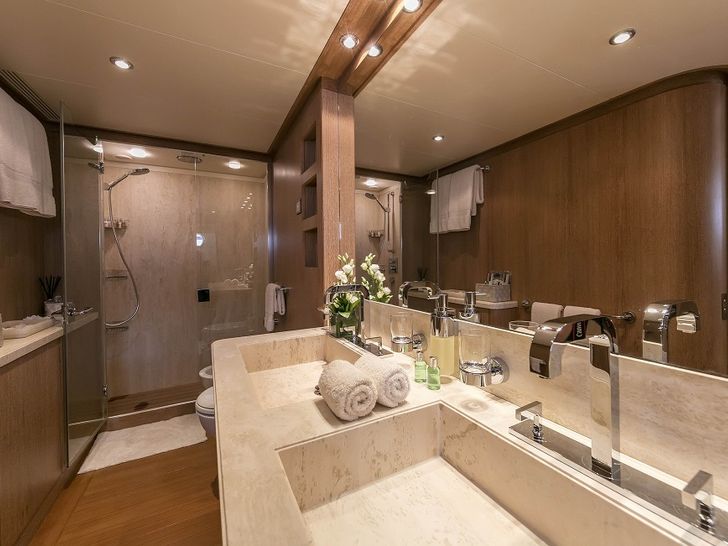 ALEXIA AV - Crewed Motor Yacht - VIP Bath ALEXIA AV - Crewed Motor Yacht - VIP Bath