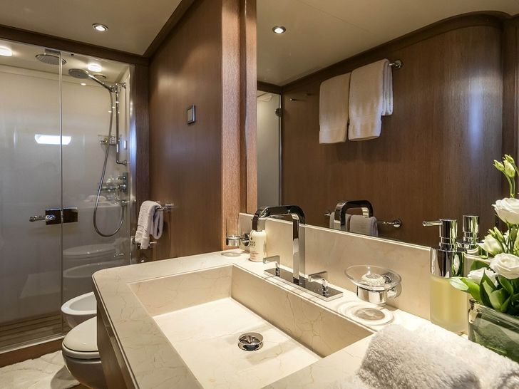 ALEXIA AV - Crewed Motor Yacht - Twin Bath