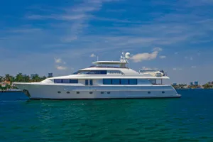 ALICIA - Westport 112 - 4 Staterooms - Bahamas - Nassau - Exumas ALICIA - Westport 112 - 4 Staterooms - Bahamas - Nassau - Exumas
