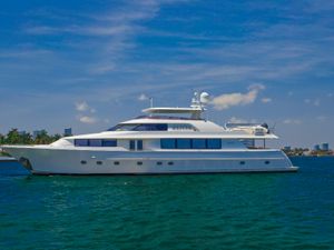 ALICIA - Westport 112 - 4 Staterooms - Bahamas - Nassau - Exumas ALICIA - Westport 112 - 4 Staterooms - Bahamas - Nassau - Exumas