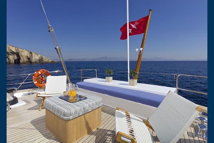 Charter Yacht ALLURE - Sterling Yachts 133 - 4 Cabins - Athens - Corfu - Santorini