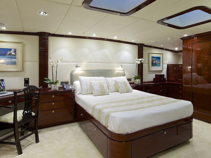 ALLURE - Sterling Yachts 133 ALLURE - Sterling Yachts 133