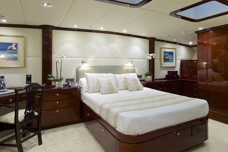 Charter Yacht ALLURE - Sterling Yachts 133 - 4 Cabins - Athens - Corfu - Santorini
