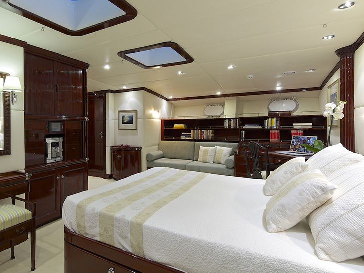 ALLURE - Sterling Yachts 133 ALLURE - Sterling Yachts 133