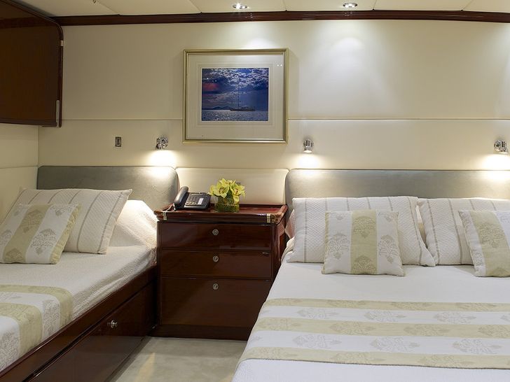ALLURE - Sterling Yachts 133 ALLURE - Sterling Yachts 133