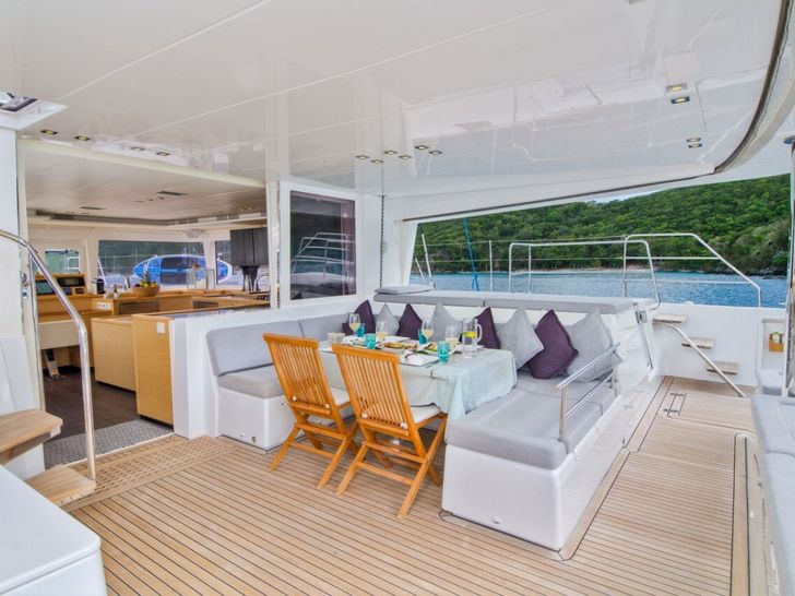 Altesse Lagoon 560 Aft Deck and Dining area Altesse Lagoon 560 Aft Deck and Dining area
