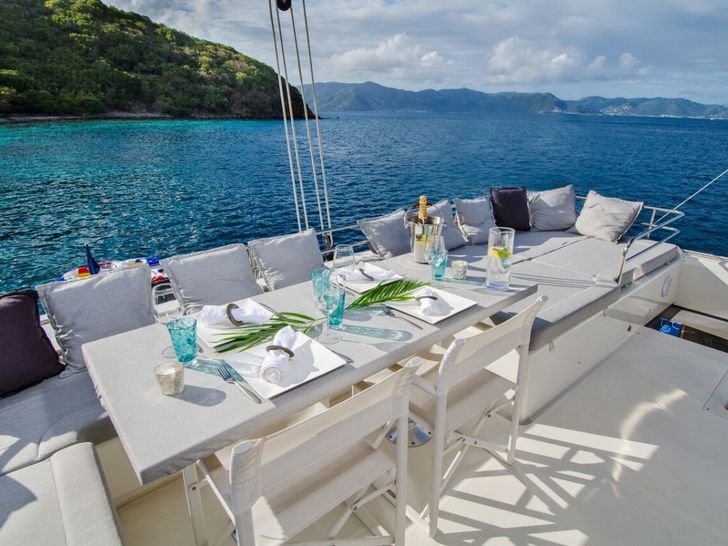 Altesse Lagoon 560 BVI Flybridge Dining Altesse Lagoon 560 BVI Flybridge Dining