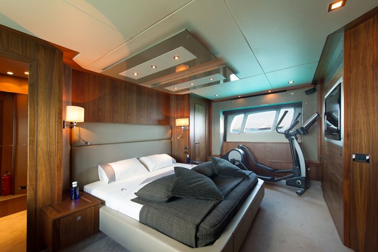 Charter Yacht ALVIUM - Sunseeker Predator 84 - 4 cabins - Ibiza Port - Palma - Formentera