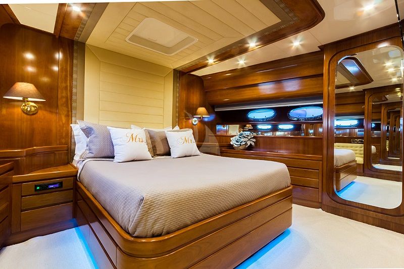 master bed cabin