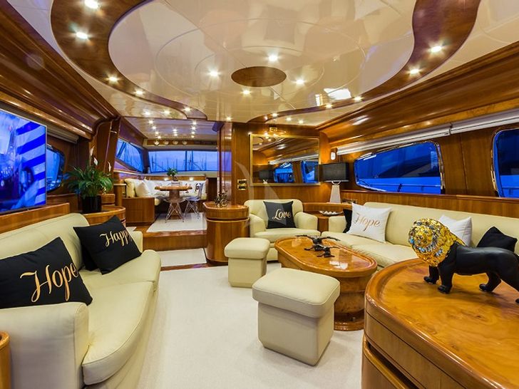 AMORAKI -Saloon AMORAKI -Saloon