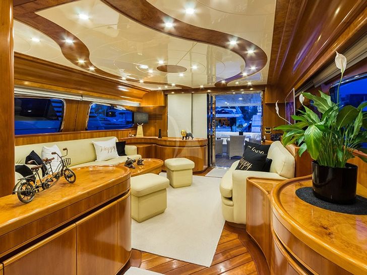 AMORAKI -Saloon AMORAKI -Saloon