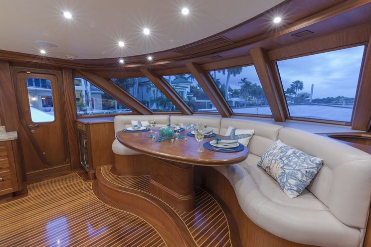 Charter Yacht ANNDRIANNA - Rayburn 92 - 3 Cabins - Nassau - Exumas - Bahamas