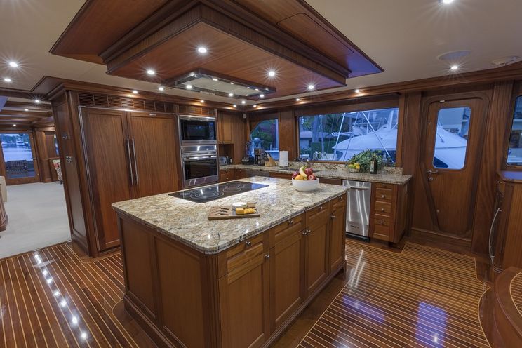 Charter Yacht ANNDRIANNA - Rayburn 92 - 3 Cabins - Nassau - Exumas - Bahamas