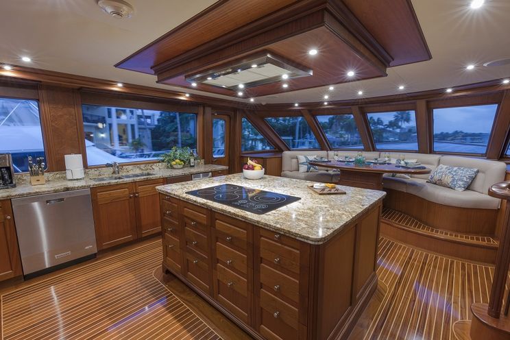 Charter Yacht ANNDRIANNA - Rayburn 92 - 3 Cabins - Nassau - Exumas - Bahamas