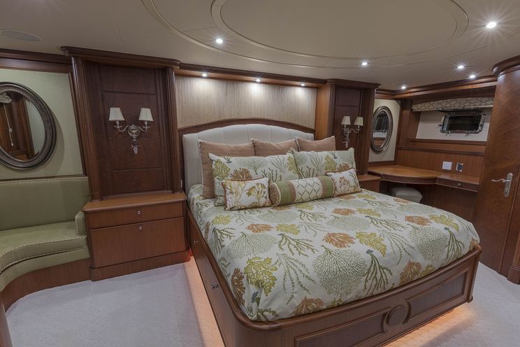 Charter Yacht ANNDRIANNA - Rayburn 92 - 3 Cabins - Nassau - Exumas - Bahamas