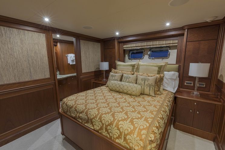 Charter Yacht ANNDRIANNA - Rayburn 92 - 3 Cabins - Nassau - Exumas - Bahamas