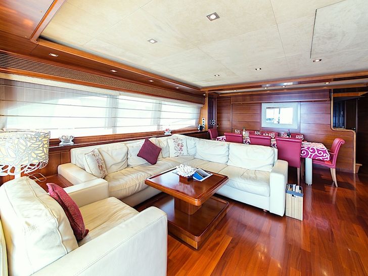 ANNE MARIE Ferretti Custom Line 97 - saloon seating ANNE MARIE Ferretti Custom Line 97 - saloon seating