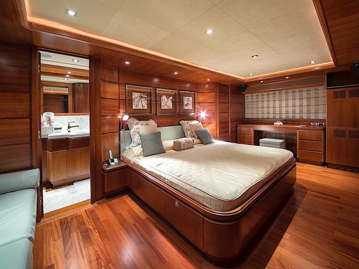 ANNE MARIE Ferretti Custom Line 97 - VIP cabin 1 ANNE MARIE Ferretti Custom Line 97 - VIP cabin 1