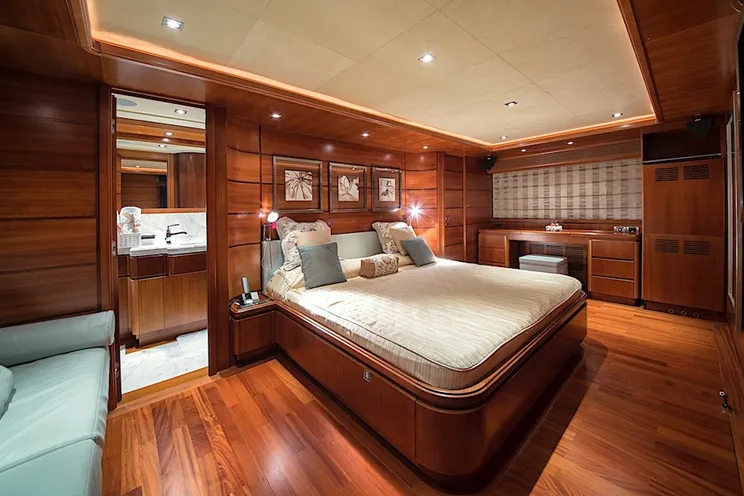 Charter Yacht ANNE MARIE - Ferretti Custom Line 97 - 4 Cabins - Naples - Capri - Positano - Amalfi Coast - Italy