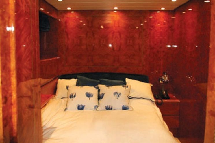 Charter Yacht MAGENTA I - Leopard 26 Flybridge - 4 Cabins - Cannes - Antibes - Nice