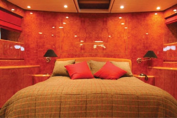 Charter Yacht MAGENTA I - Leopard 26 Flybridge - 4 Cabins - Cannes - Antibes - Nice