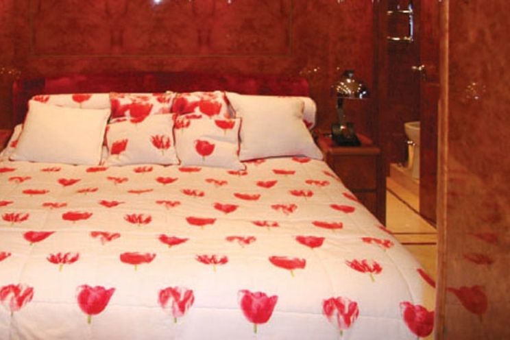 Charter Yacht MAGENTA I - Leopard 26 Flybridge - 4 Cabins - Cannes - Antibes - Nice