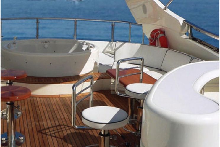 Charter Yacht MAGENTA I - Leopard 26 Flybridge - 4 Cabins - Cannes - Antibes - Nice