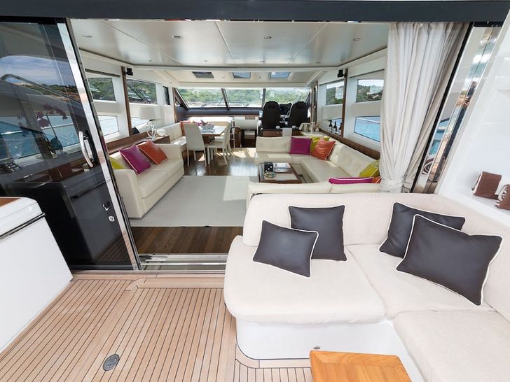 ARAMIS Princess V78 - saloon entrance ARAMIS Princess V78 - saloon entrance