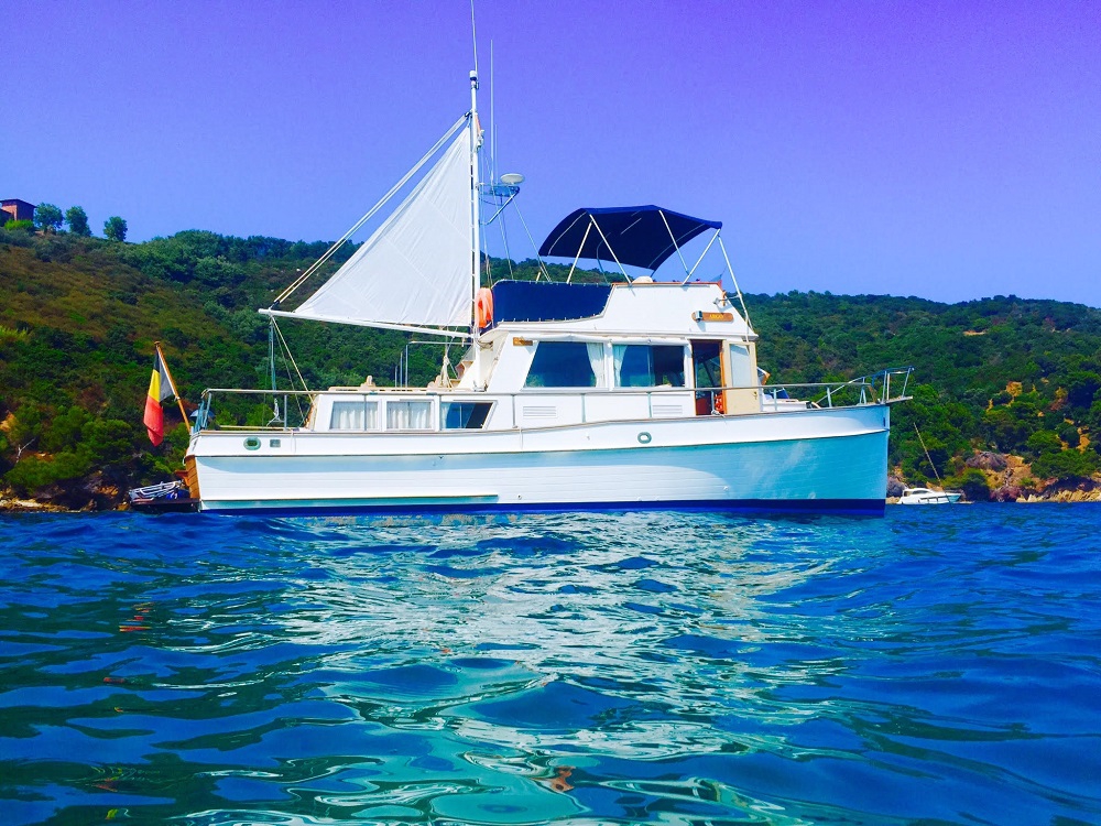 Charter Yacht ARGO - Grand Banks 36 - 2 Cabins - Cannes - Lerins Islands - French Riviera