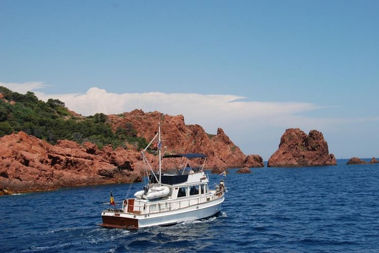 Charter Yacht ARGO - Grand Banks 36 - 2 Cabins - Cannes - Lerins Islands - French Riviera