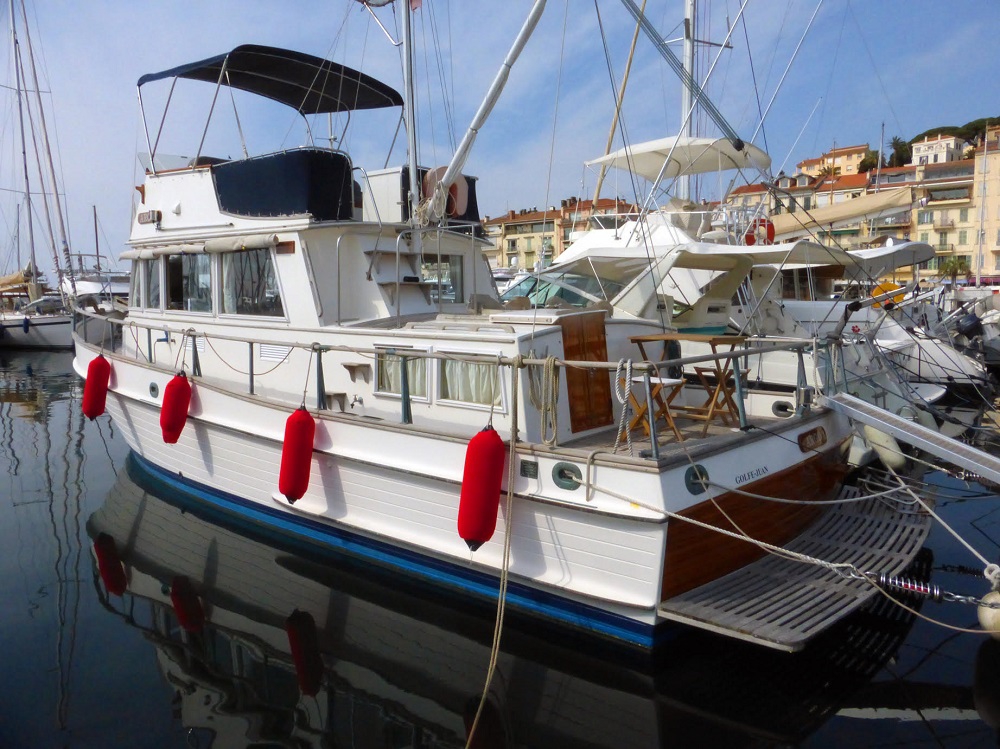 Charter Yacht ARGO - Grand Banks 36 - 2 Cabins - Cannes - Lerins Islands - French Riviera