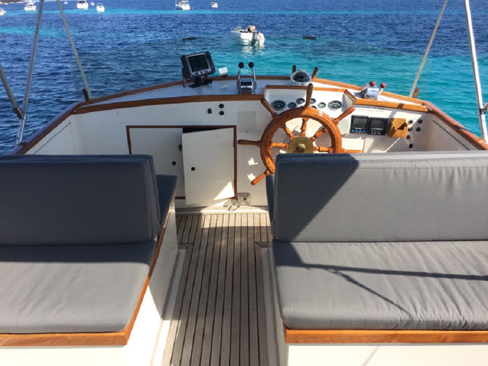 Charter Yacht ARGO - Grand Banks 36 - 2 Cabins - Cannes - Lerins Islands - French Riviera