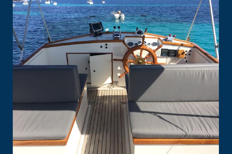 Charter Yacht ARGO - Grand Banks 36 - 2 Cabins - Cannes - Lerins Islands - French Riviera